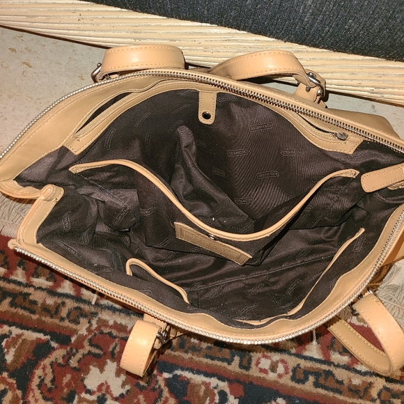 Coach Womens Tan Leather Inner Pockets Double Strap Hand Bag, No. A2D-9849 - Picture 7 of 7